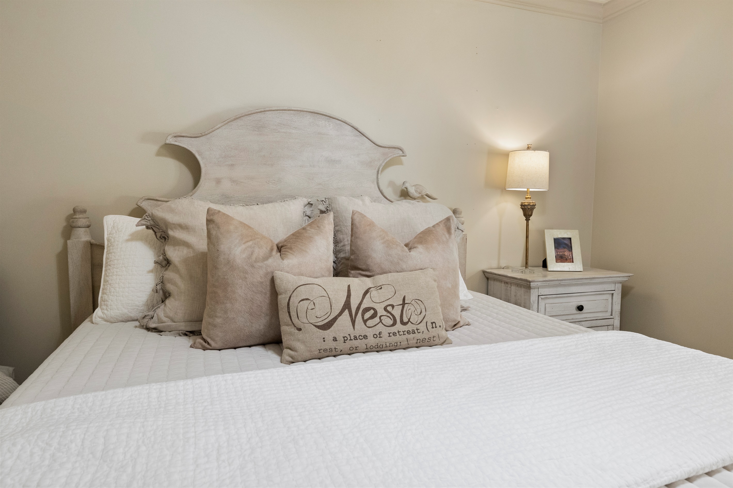 Primary bedroom with king bed, makeup dresser, and full walk-in closet.er Bedroom w