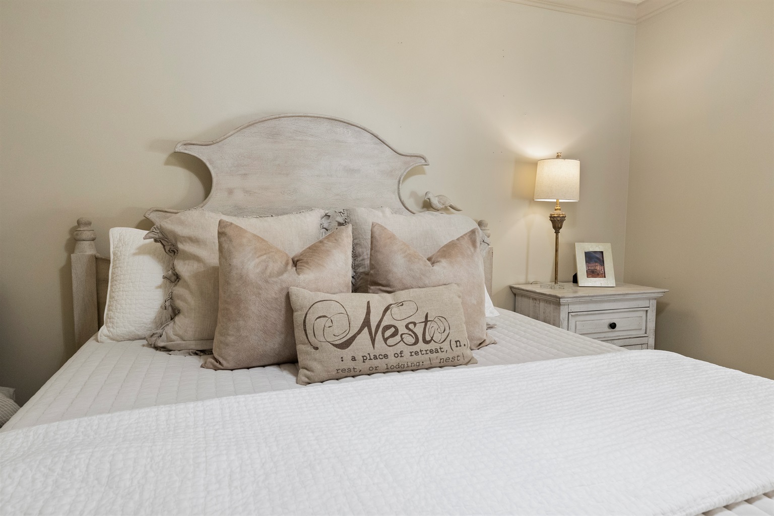 Primary bedroom with king bed, makeup dresser, and full walk-in closet.er Bedroom w