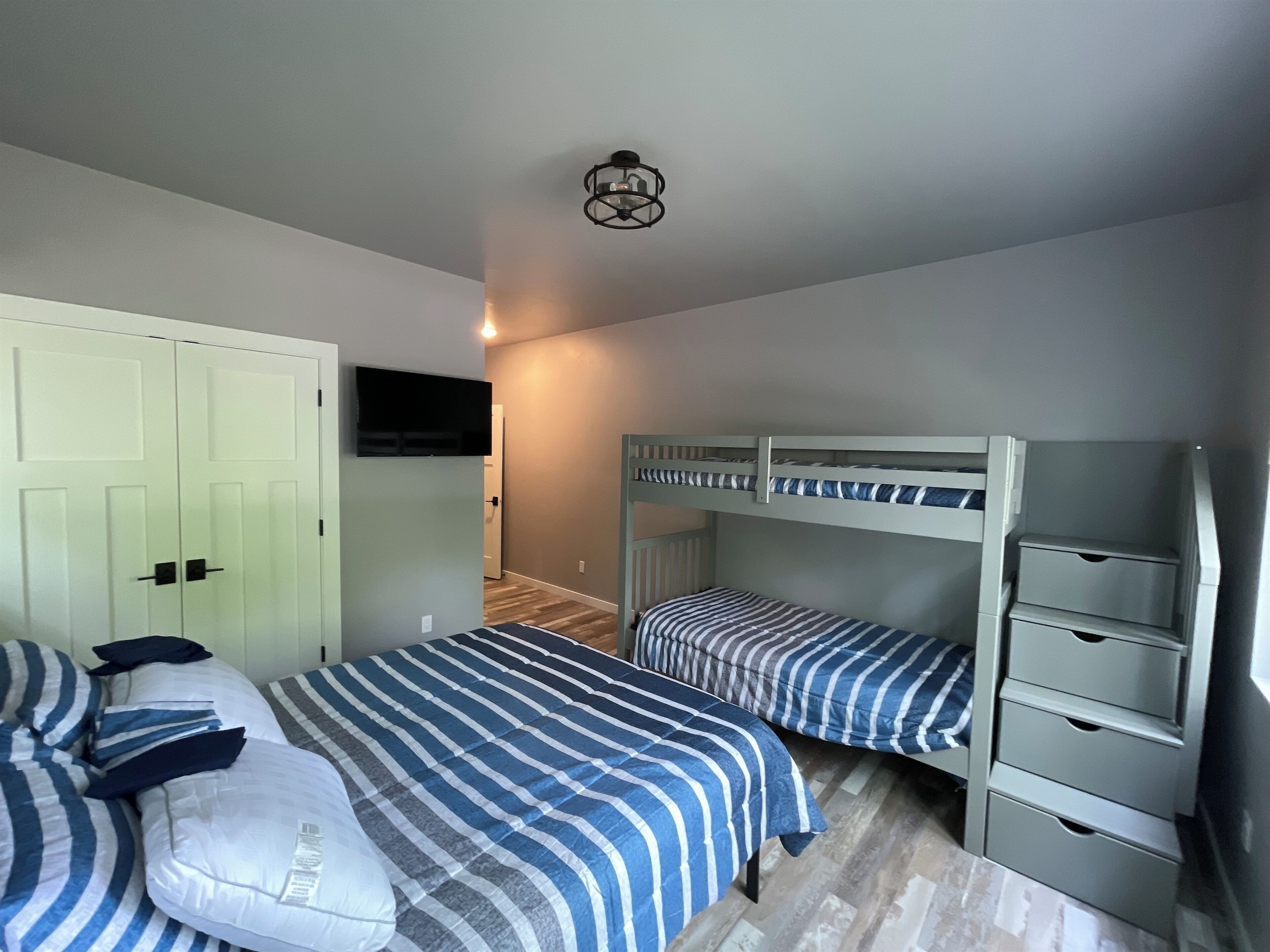 House 1 - bedroom 4 with queen bed and twin bunk beds
