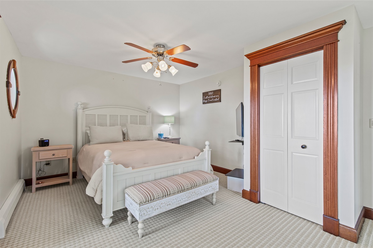 Bright Queen room for you to enjoy