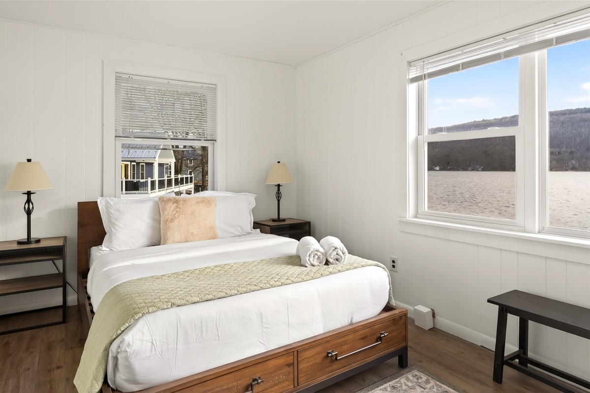 Entry level Queen bedroom #2