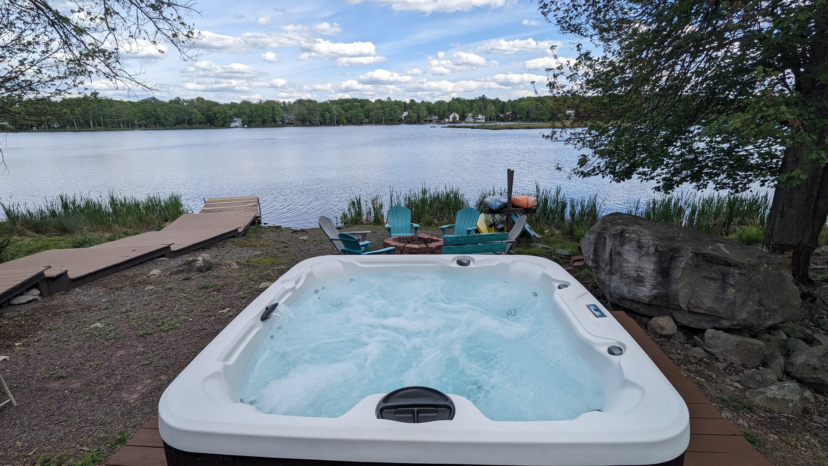 Hot Tub Jacuzzi by the lake