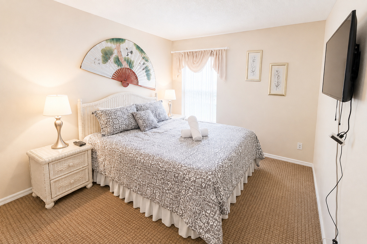 Master QUEEN Bedroom, Smart TV