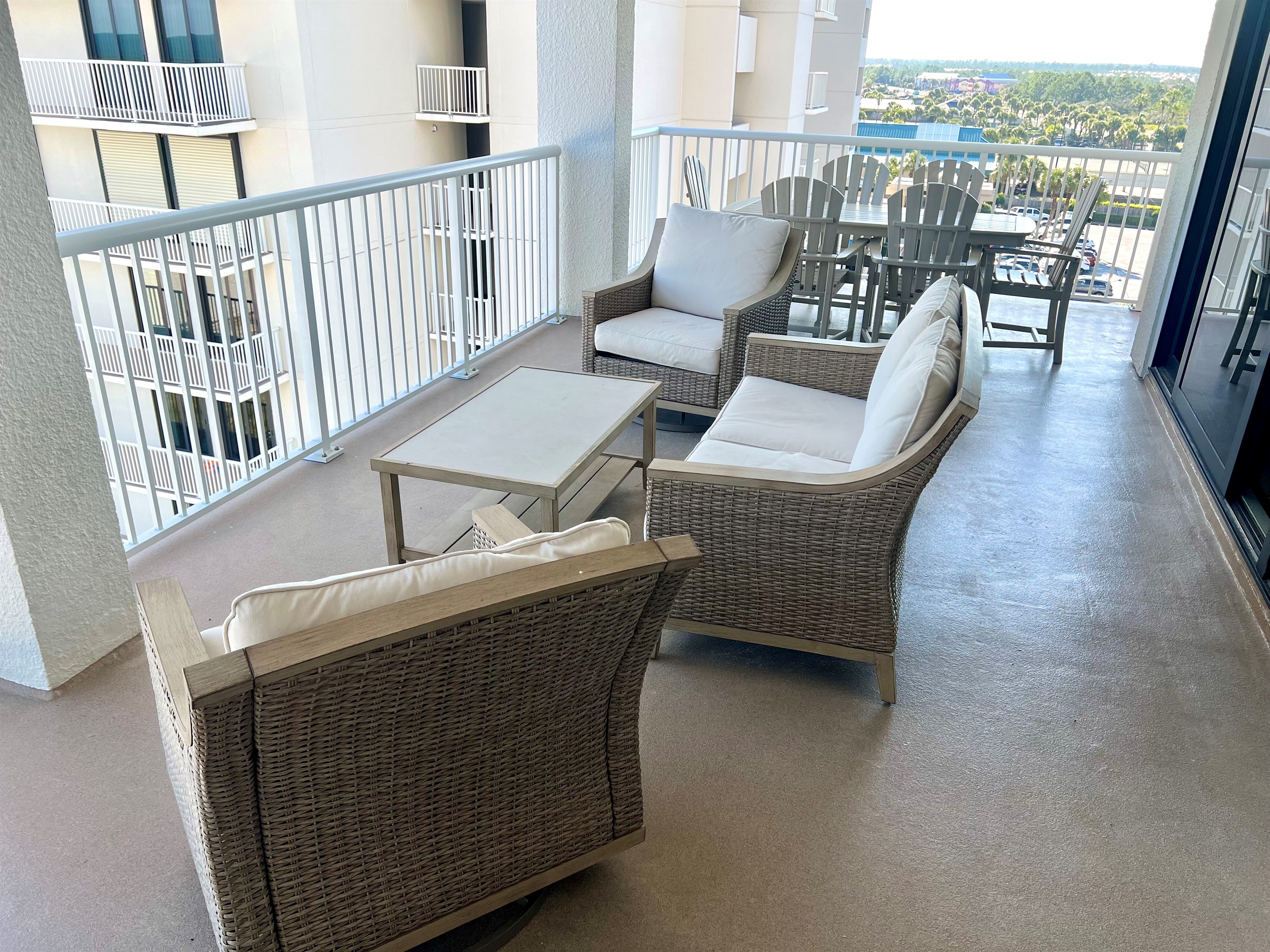 Conversation area and dining table that seats 6. 