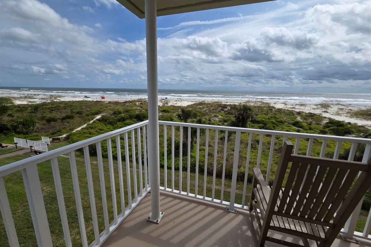 • Quiet beach location away from crowds while remaining close to dining and shopping
• Easy 15-minute drive to historic downtown St. Augustine attractions and restaurants
• Ideal for family vacations, beach getaways and extended coastal stays
