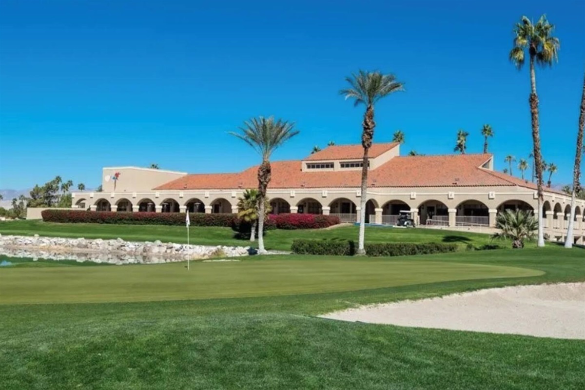 Enjoy a cocktail, happy hour or dinner at the Clubhouse after your round of golf.  If golf isn't your style, play some bocce...