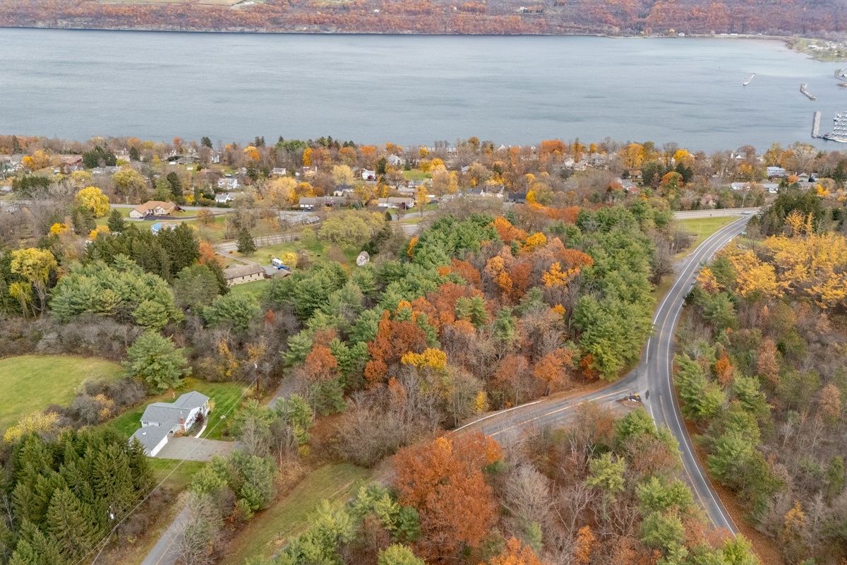 Located 3 min. from Seneca lake and Watkins Glen