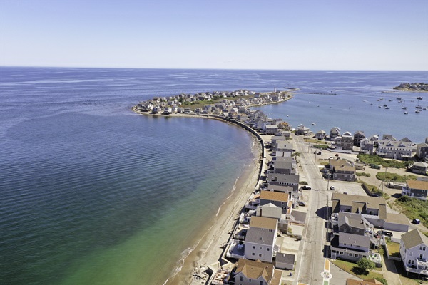 A beautiful coastal community where our home sits by the shoreline, offering easy access to the rocky coast—perfect for those seeking peace and a close connection with nature