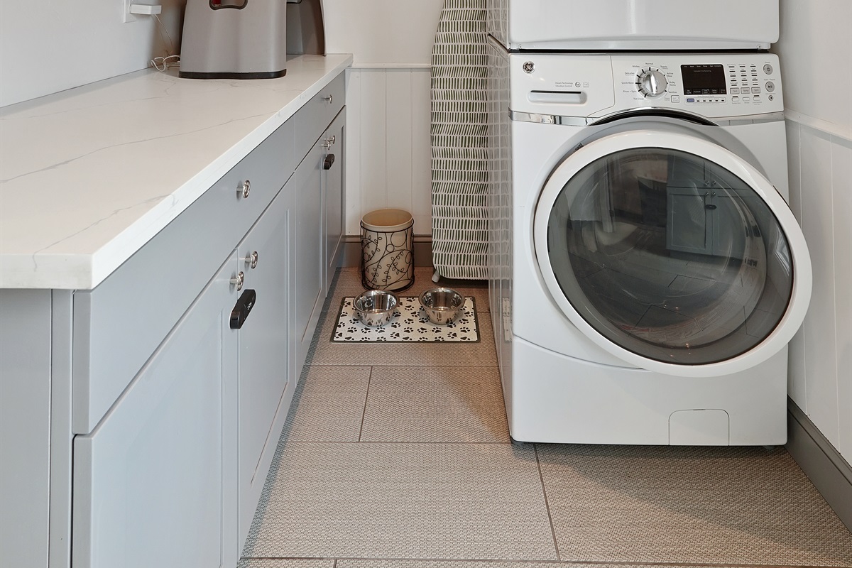 "We enjoyed our stay very much! Loved having a full kitchen, washer/dryer, fireplace, smart tv in each room, a bath tub to soak in, etc. " - Sharon, February 2025