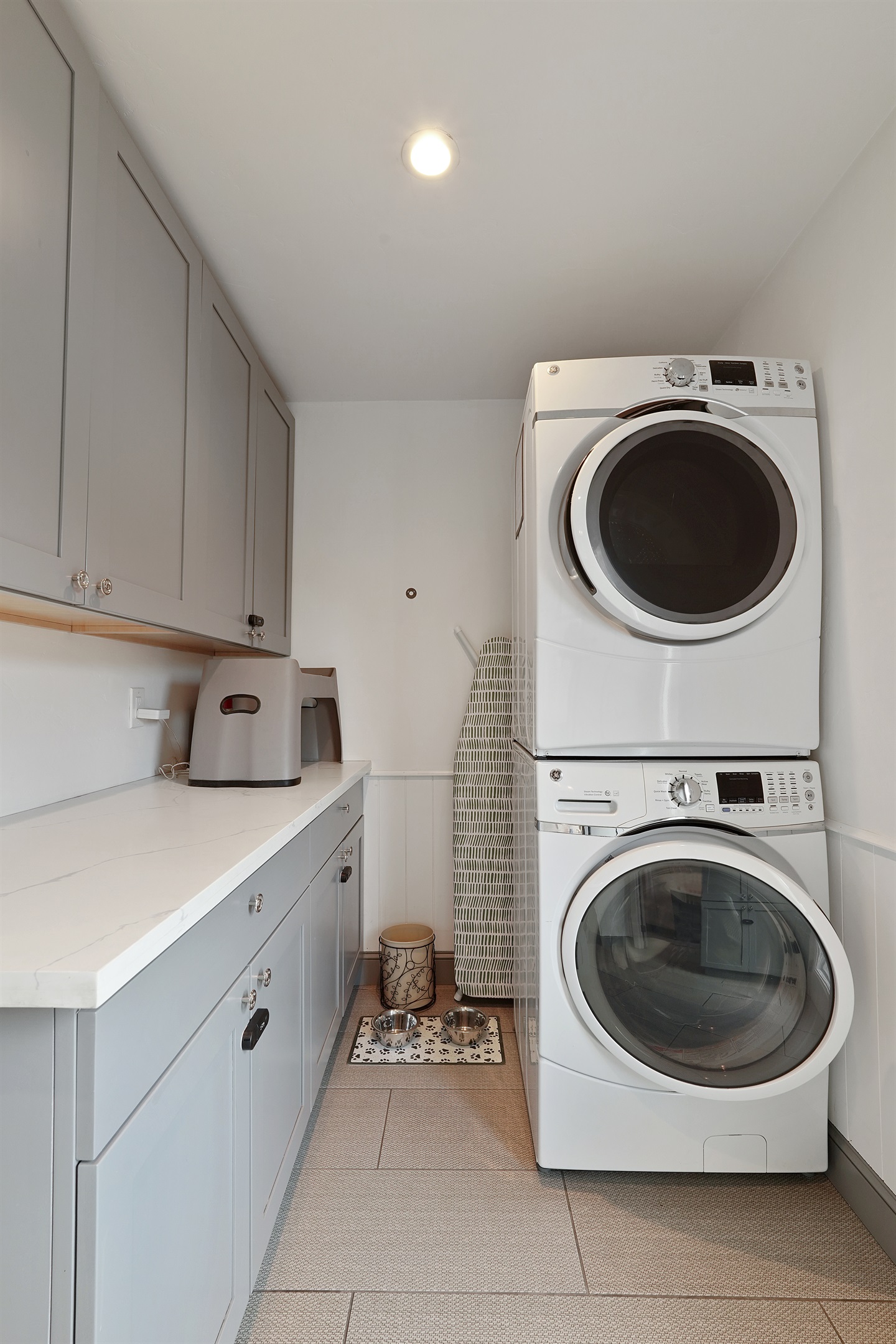 "We enjoyed our stay very much! Loved having a full kitchen, washer/dryer, fireplace, smart tv in each room, a bath tub to soak in, etc. " - Sharon, February 2025