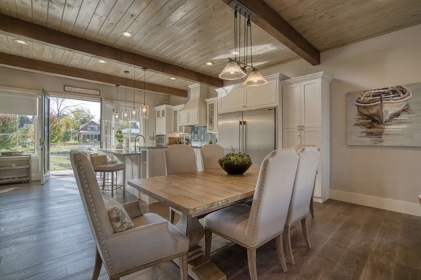 Dining Table with 6 chairs