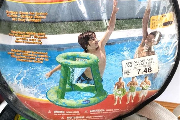 Water Basketball Hoop:
Located in the common area upstairs, shared between the guests.