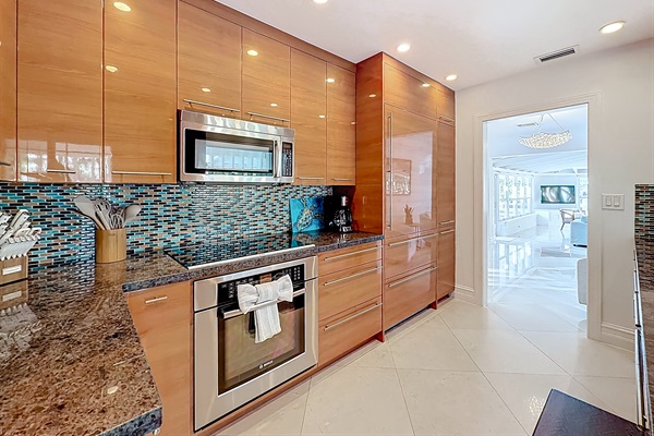 There is lots of counter space and cupboards. 