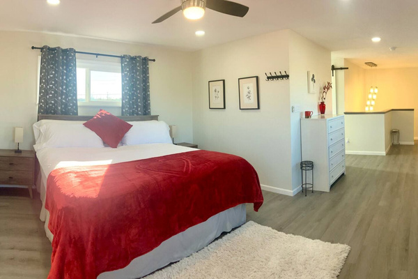 Spacious master bedroom upstairs, with walk-in closet and en-suite master bath. Luxury!
