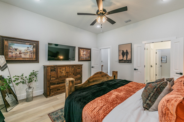 Cowboy Room with king bed, ceiling fan, smart TV and ensuite bathroom