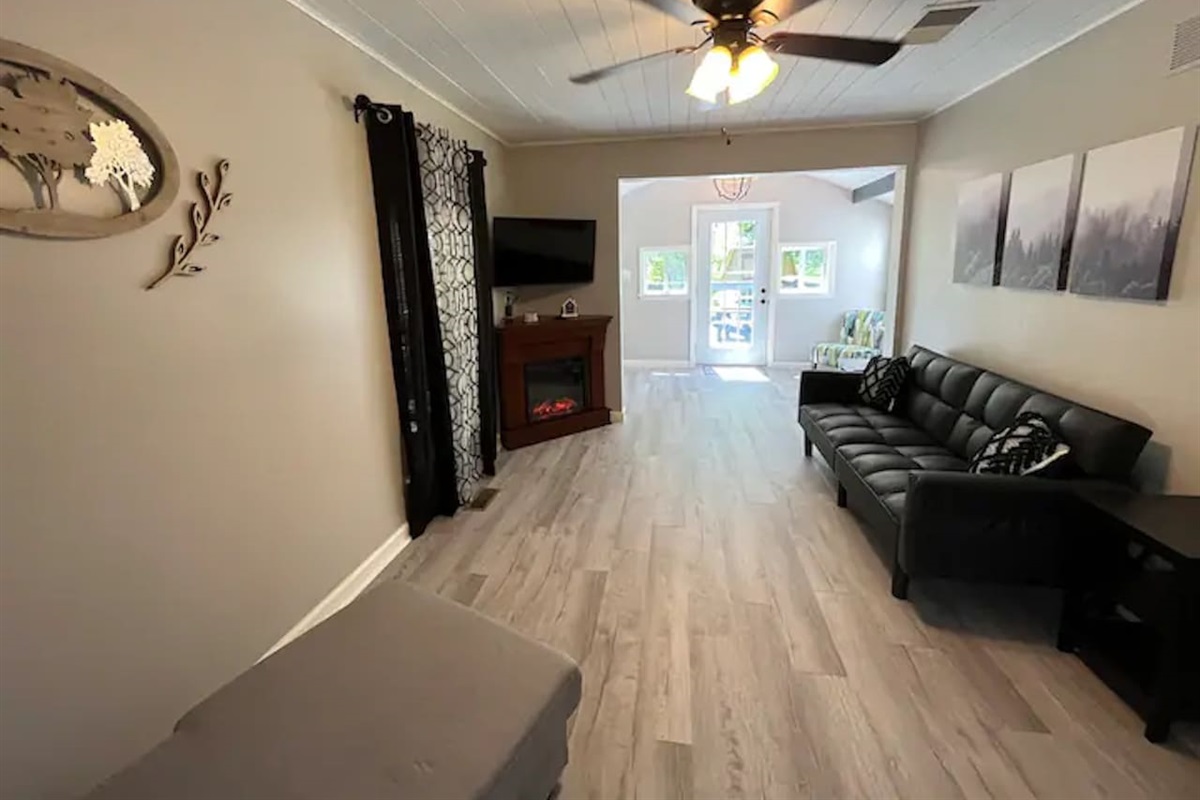 Living Room / Lounge