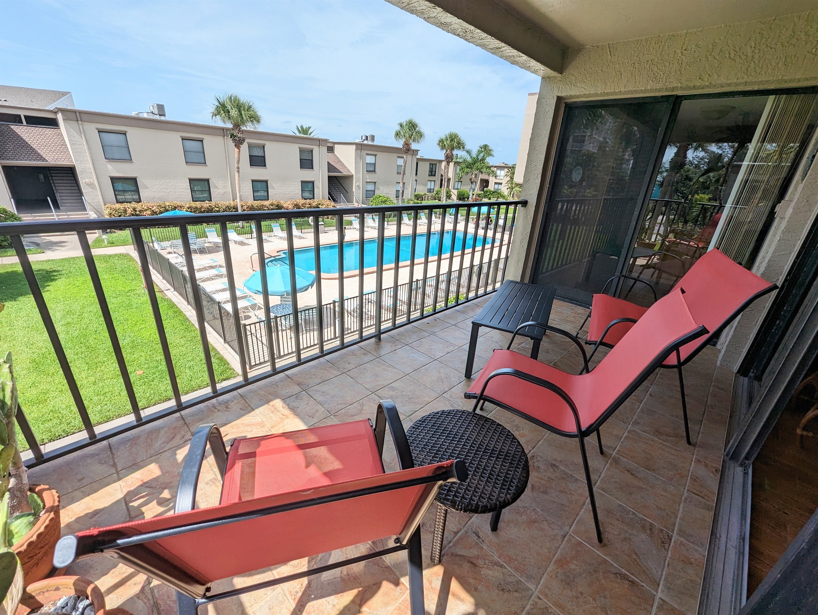 SC-10 Seascape Spacious 2 BR Poolside Condo Beach!
