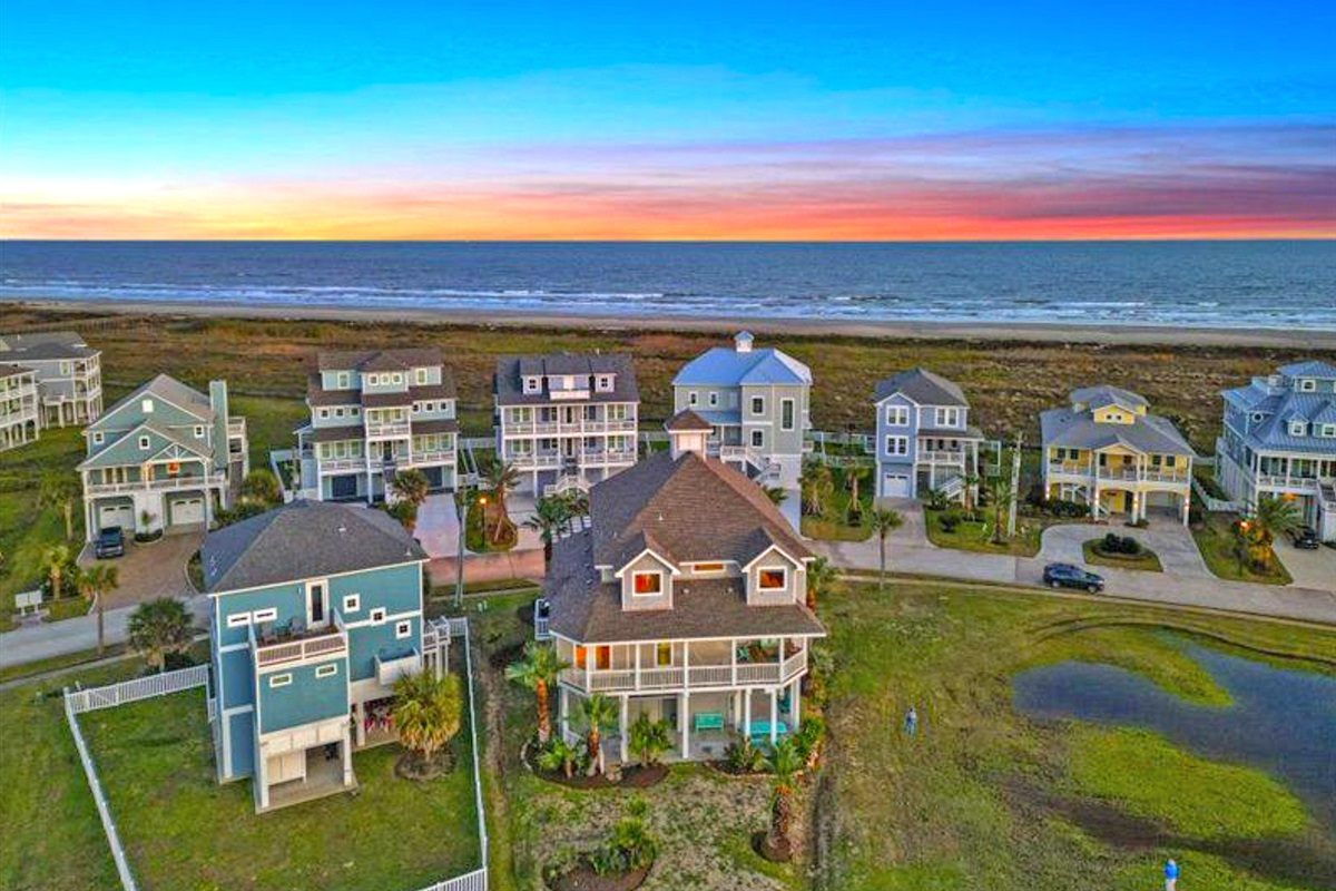 35bca0543a7145aab194f8214bfc2e0d Large | Beachhouse | Texas | TX | Vacation Homes | Galveston | Crystal Beach | Kokomo | Breezy Days | Beachfront Elegance | Sunrise Serenity | Southern Sands Property Management, LLC