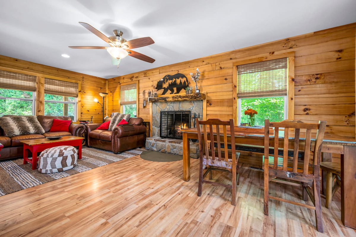 Main area of the cabin and dining area