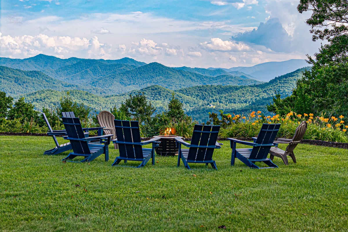 Outdoor Firepit Retreat: Gather around the fire and soak in breathtaking mountain views!