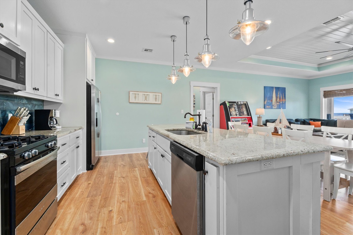 35c8afc1d70a40f5914b24f5a2795e31 Large | Beachhouse | Texas | TX | Vacation Homes | Galveston | Crystal Beach | Kokomo | Breezy Days | Beachfront Elegance | Sunrise Serenity | Southern Sands Property Management, LLC