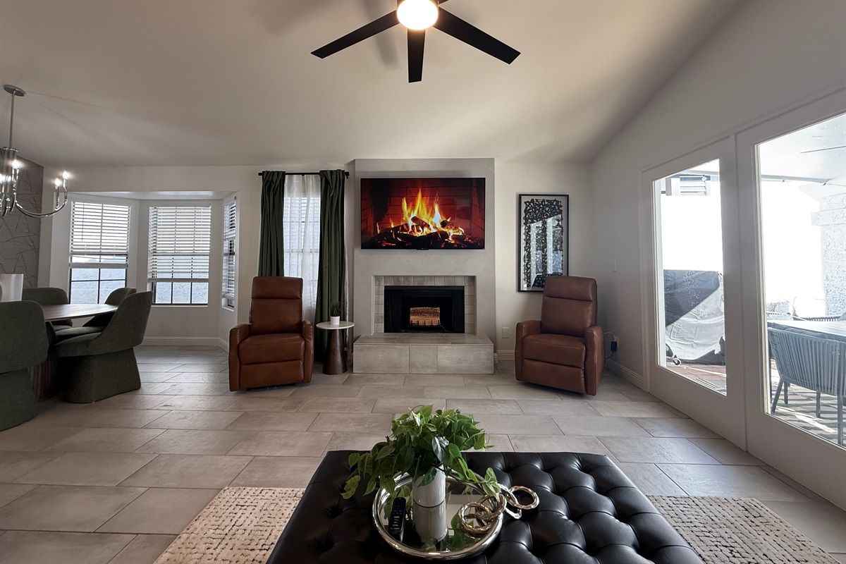 FamilyRoom2: FirePlace and Smart TV