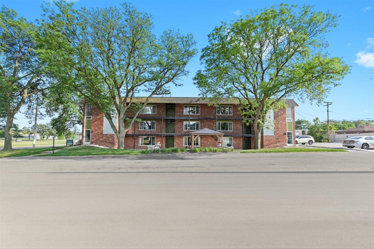 Full view of the apartment exterior with easy drive-up access for guests.