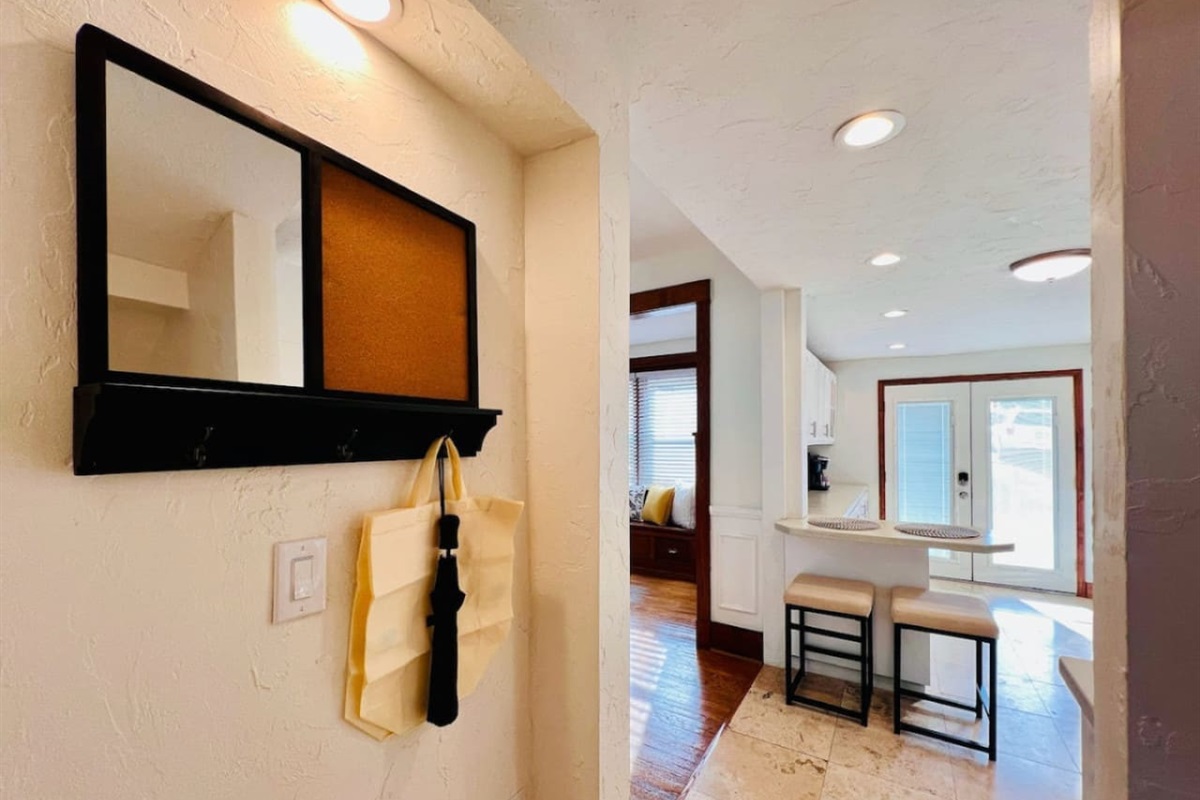 Modern full kitchen, equipped with top-of-the-line appliances and sleek finishes for a stylish cooking experience.