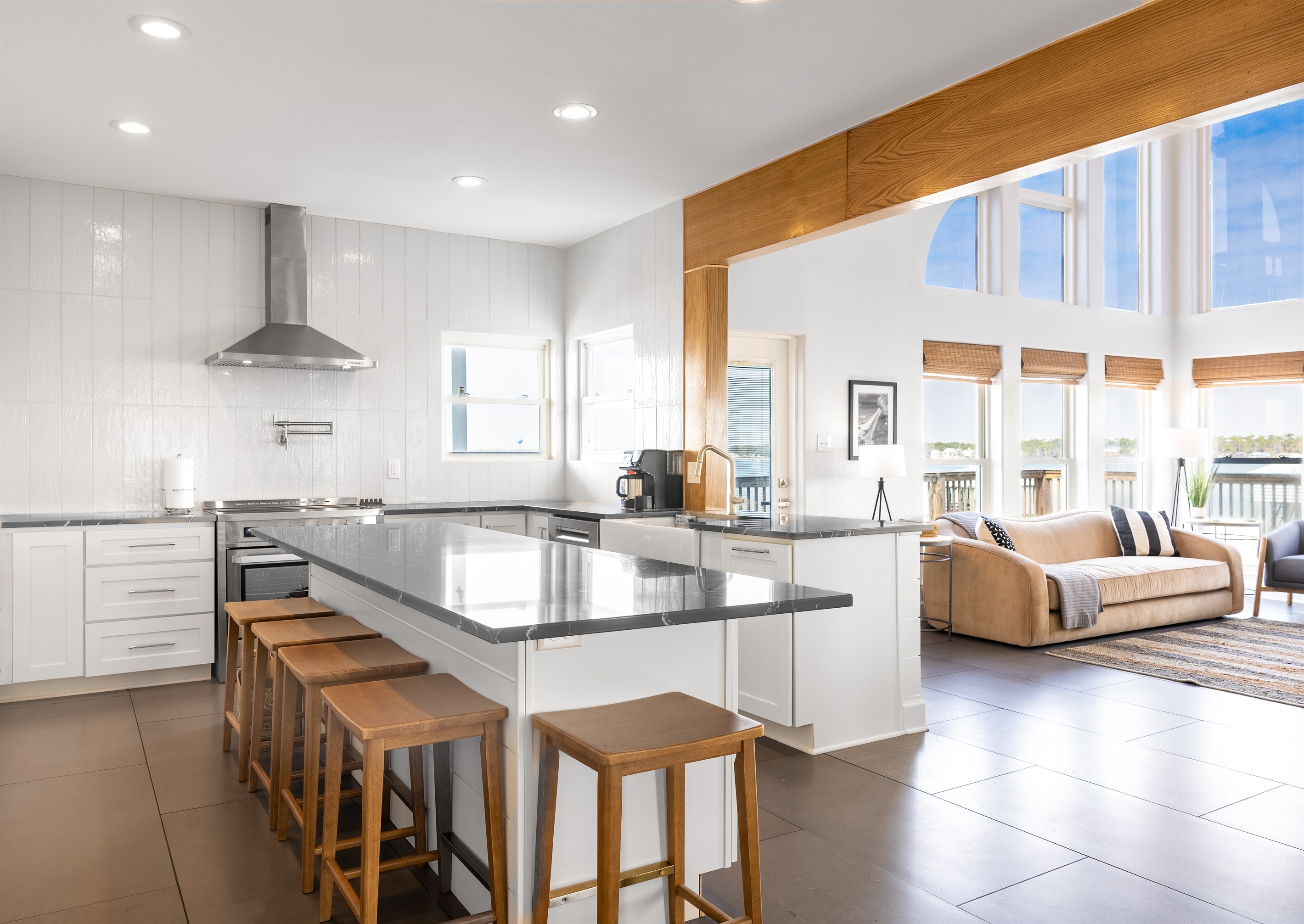 Fully Equipped Kitchen seats 5