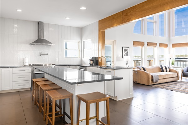 Fully Equipped Kitchen seats 5