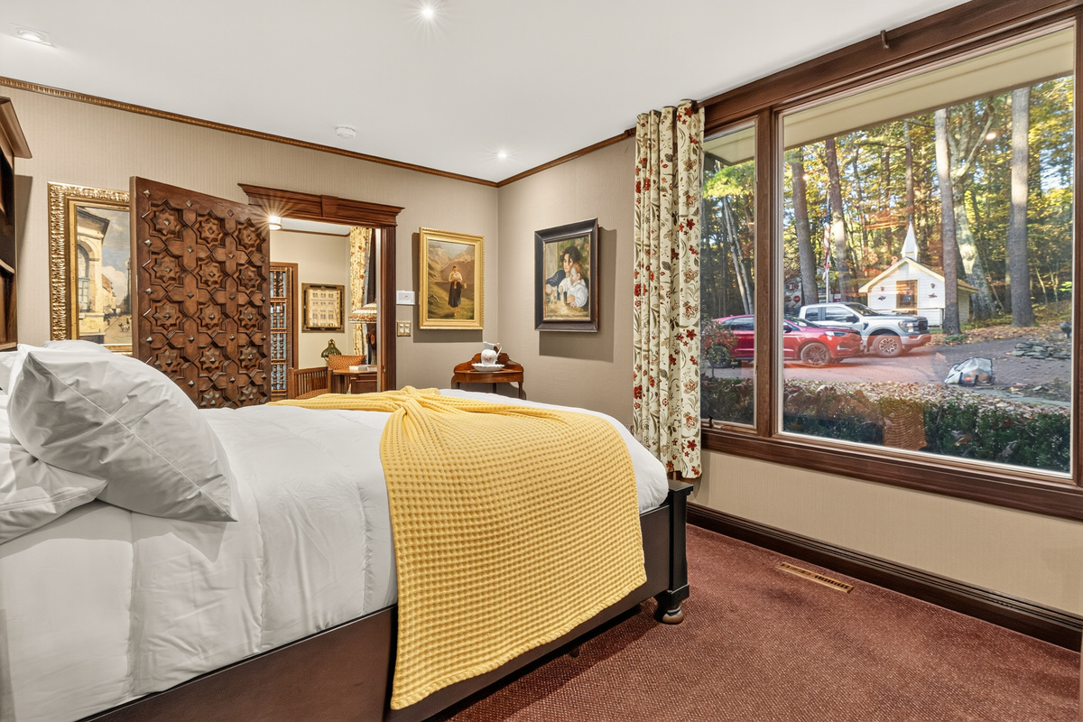 Main house- primary bedroom