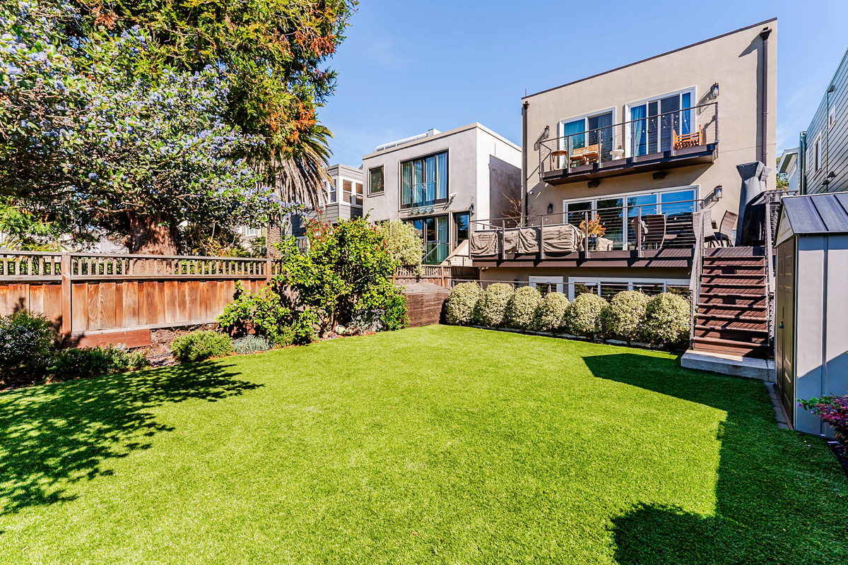 Lovely, manicured garden space to enjoy the outdoors. Please note this space is shared with upstairs residents and their incredibly friendly, cuddly Labrador named Simba. 