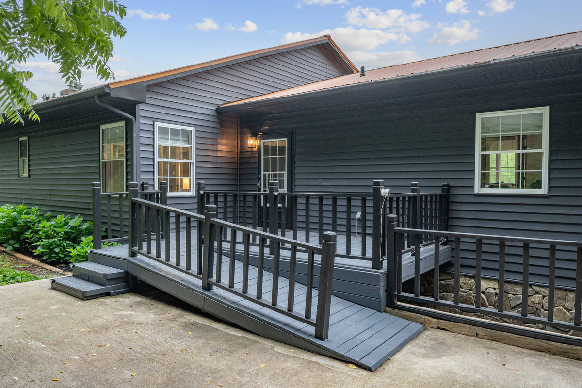 Exterior Entryway: Welcoming porch with easy access—perfect for your mountain adventure!