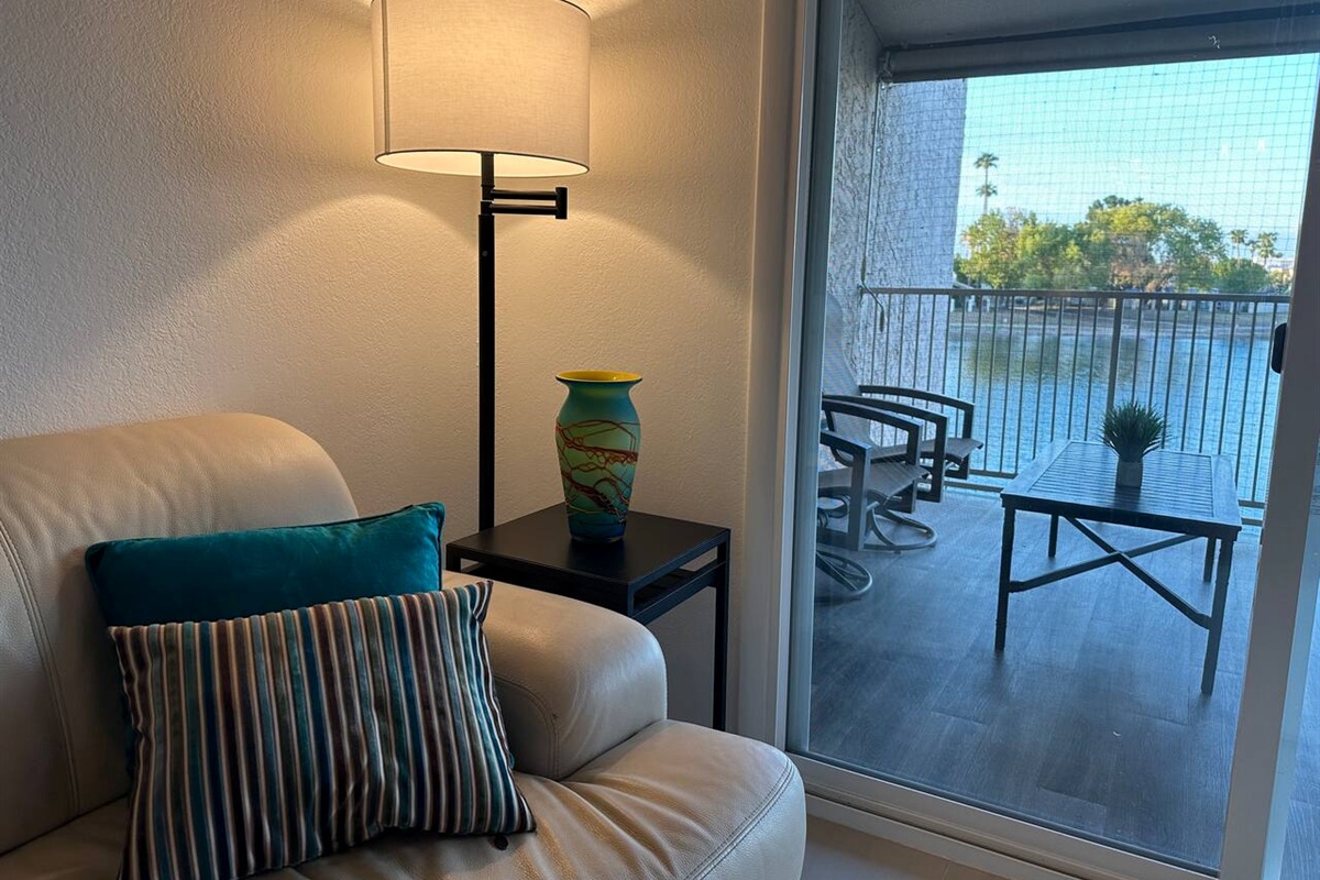 Quiet Desert Getaway with Lake View — Quiet Desert Getaway with Lake View, Phoenix, Arizona — photo 26