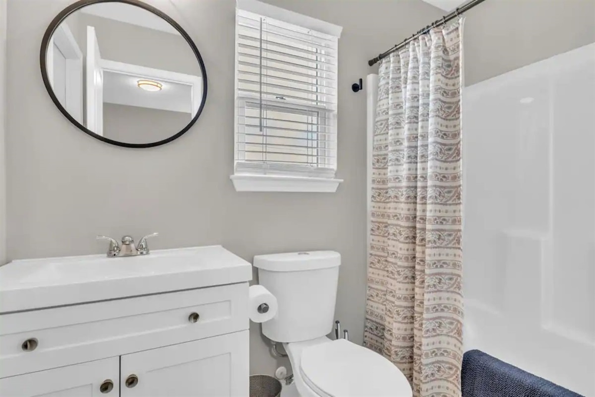 Full Bathroom 2