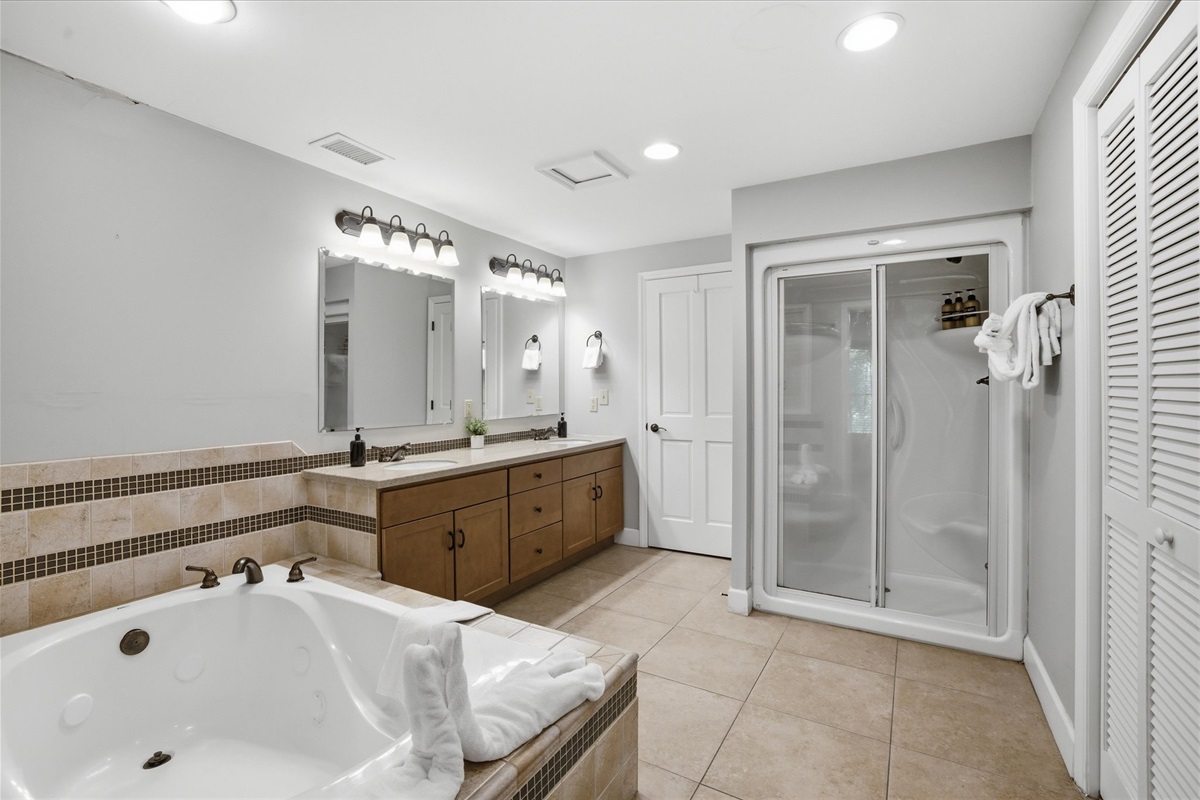 Wind down in the soaking tub or step into the walk-in shower, with double sinks giving you room to spread out and settle in at your own pace.