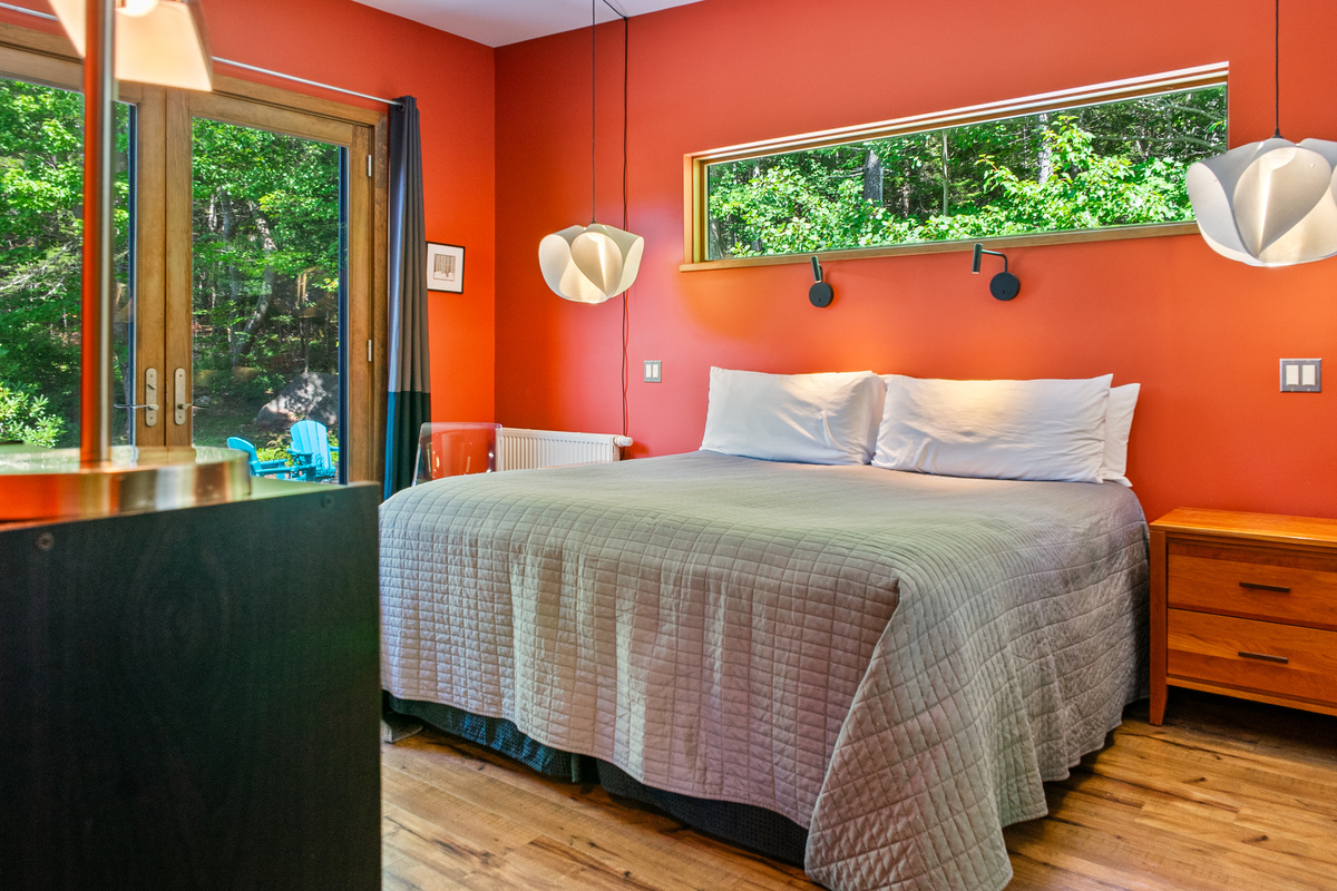 Wake up to nature with this unique forest-view clerestory window. Positioned perfectly above the King bed, this architectural detail provides complete privacy while framing the ever-changing colors of the Acadia woodlands just outside.