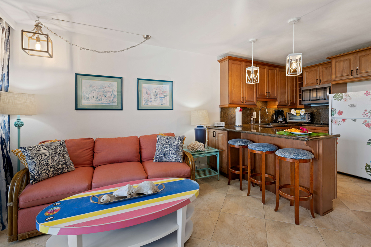 Pull up a seat for breakfast, coffee, or a quick bite before heading to the beach.