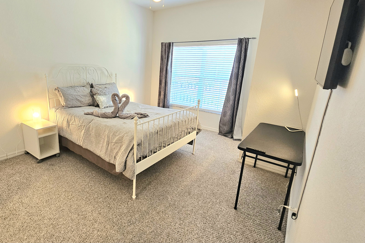 Master Queen Bedroom, downstairs, TV, Ceiling Fan