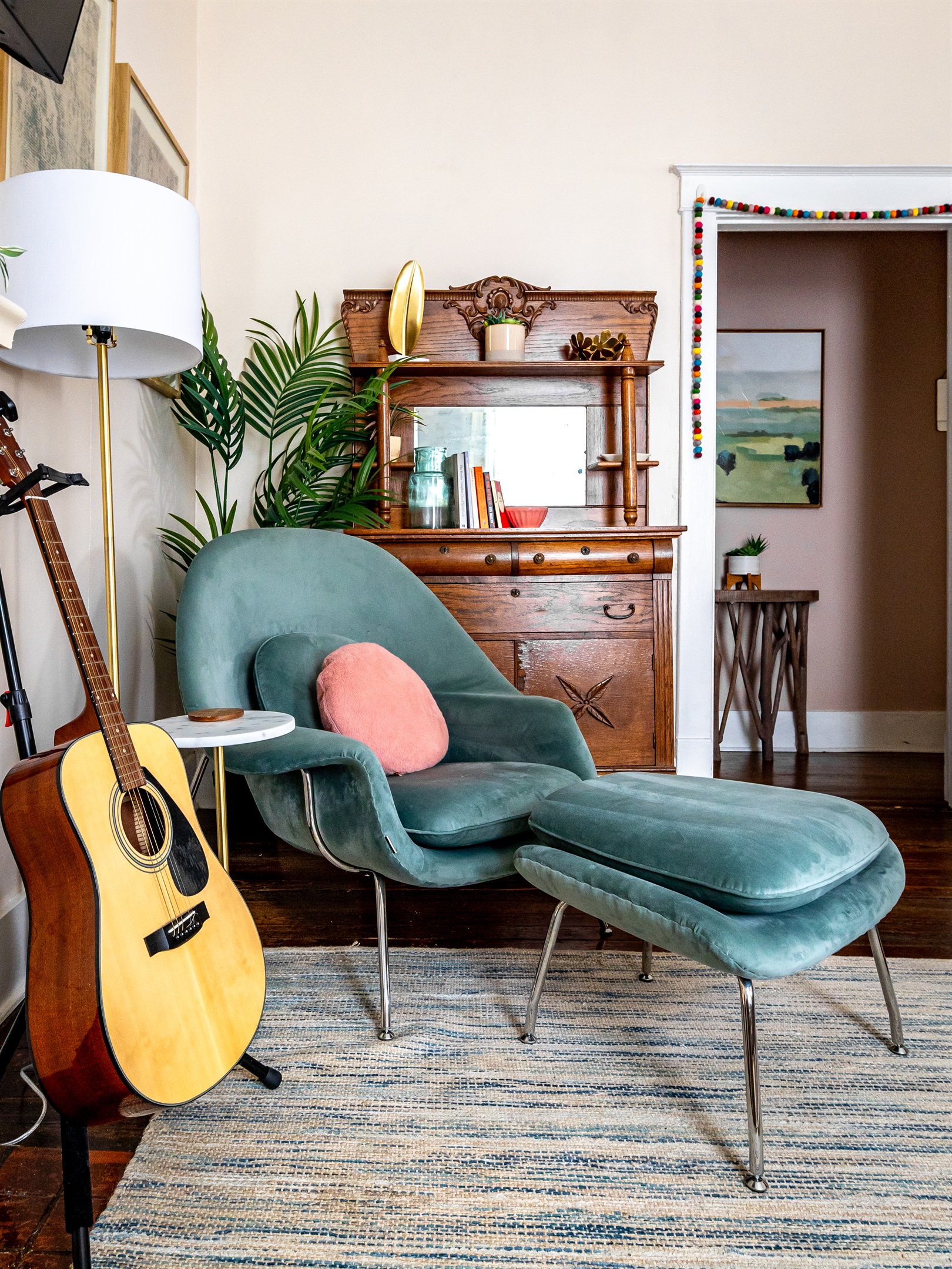 The classic Womb Chair by Eero Saarinen!