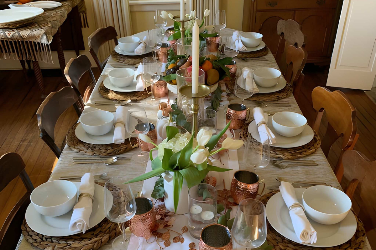 Table set up for 10 people 