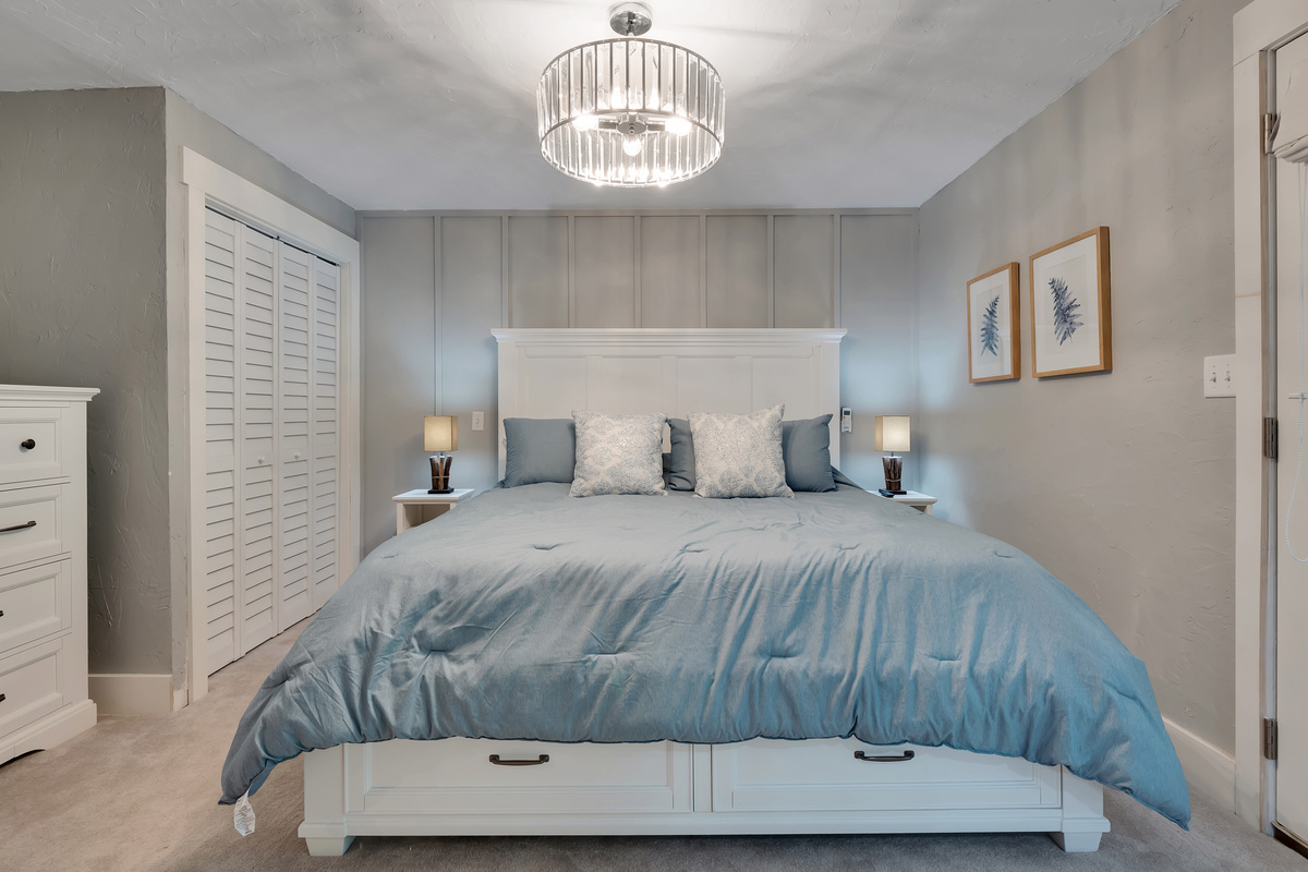 Main floor, master, king bed, tv, front porch access, en-suite bathroom