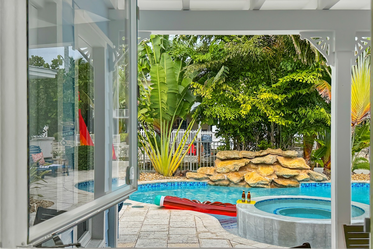 How about THAT for a view from the kitchen?