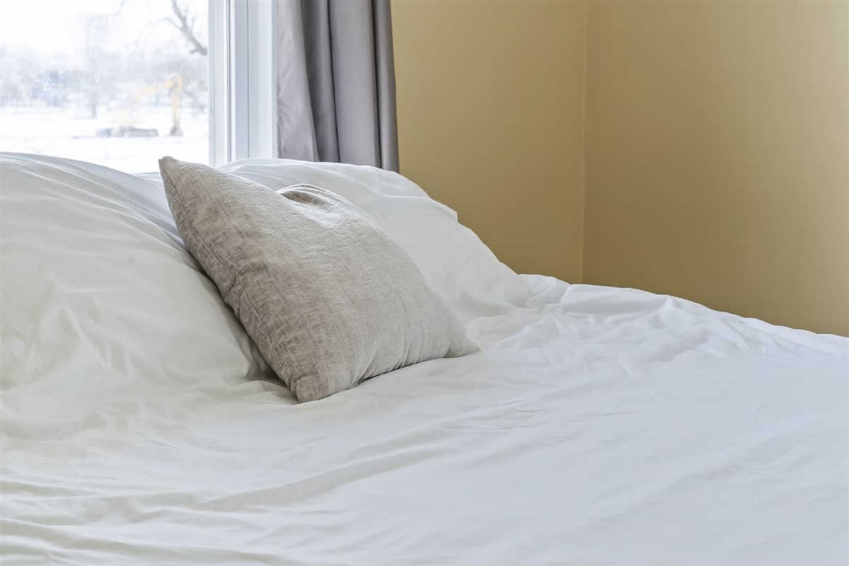 Bed details.