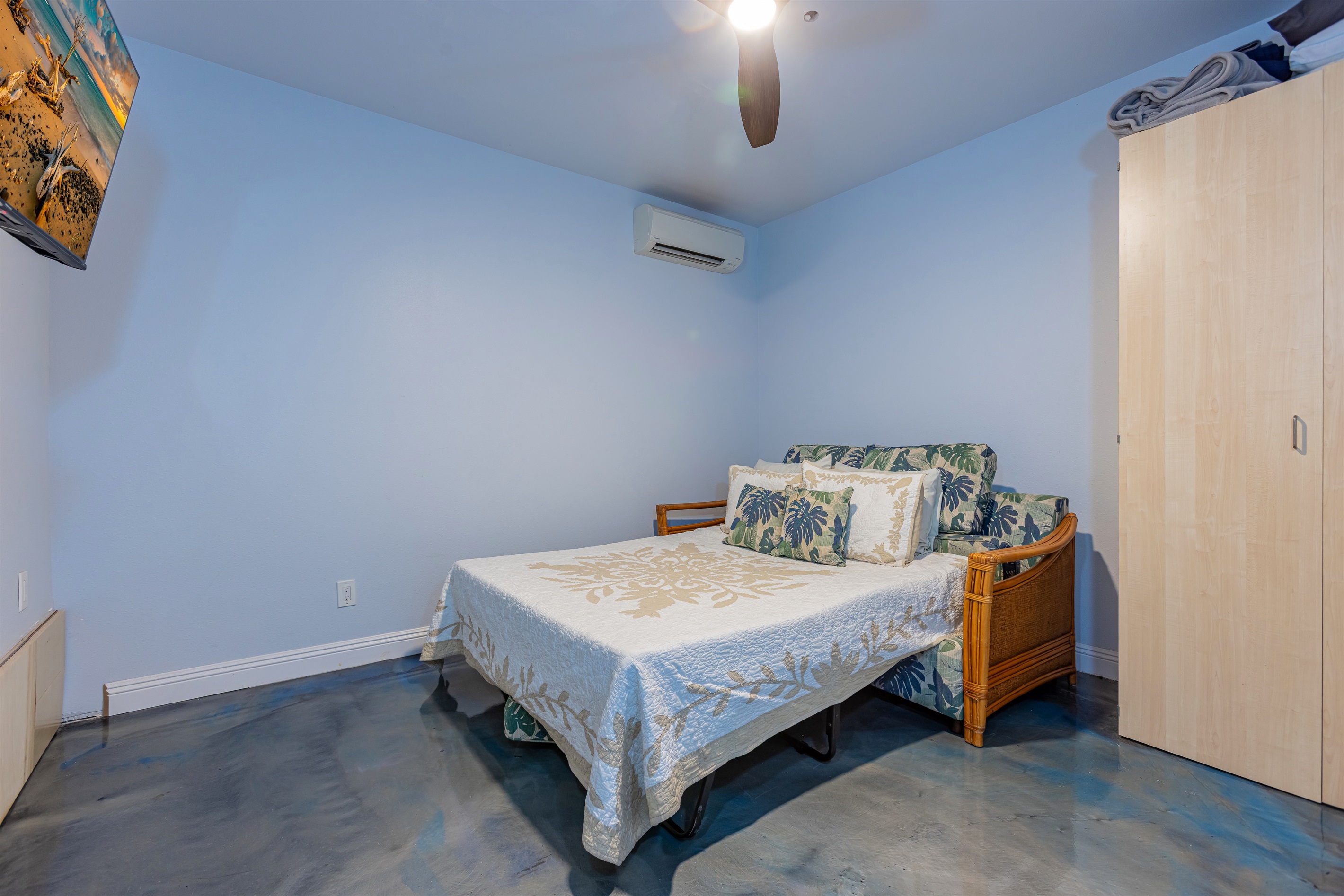 Third Bedroom/Lounge