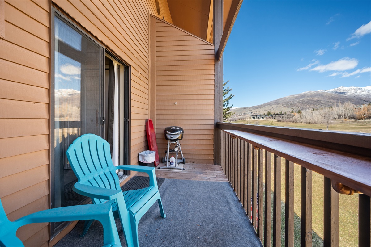 Relax outdoors on the balcony while enjoying fresh mountain air and valley views.