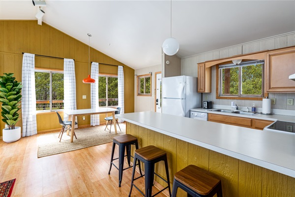 There is a full kitchen and dining area, The kitchen is being updated when you arrive all new appliances will be ready for your use, There will also be a fresh coat of paint and some new decor. 