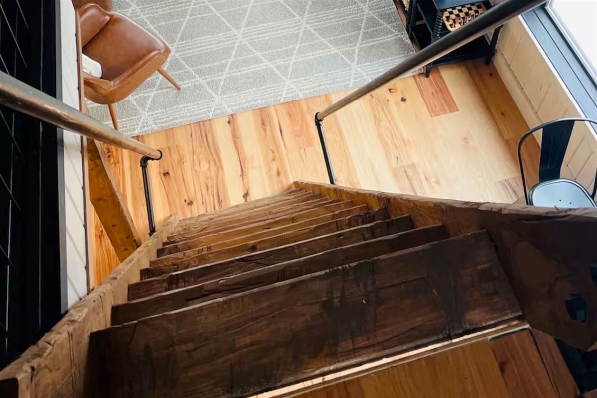 This dreamy second-story loft is accessible only by a ship’s ladder, adding an adventurous yet intimate feel.