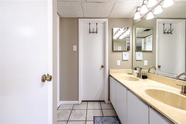 Master bathroom #1