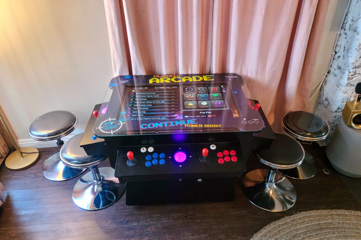 4,000 Arcade games for up to 4 players